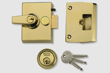 Nightlatch installation by Kilburn master locksmith